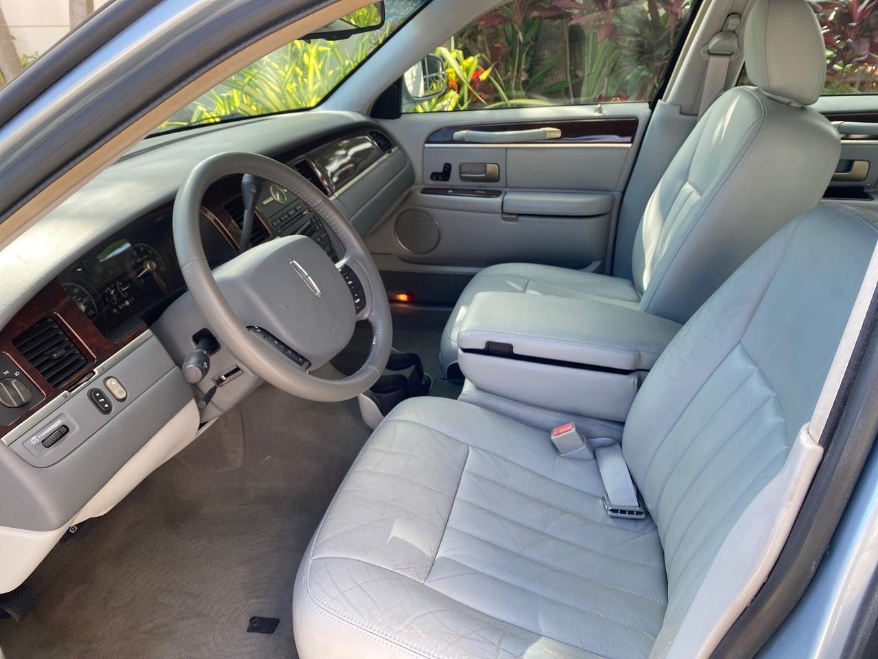 2006 Lincoln Town Car Signature LOW MILES 21,718 1 OWNER Pompano Beach FL