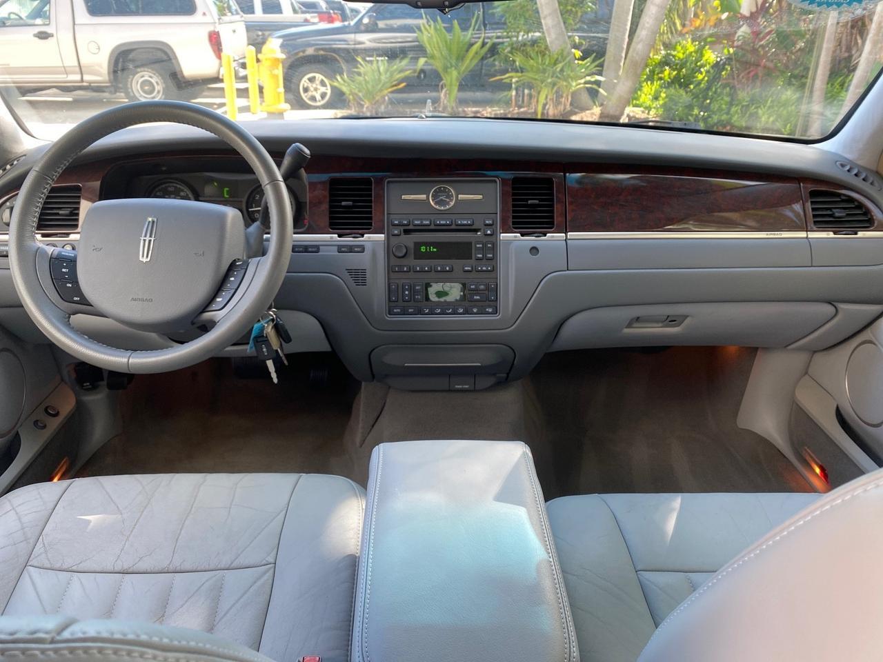 2006 Lincoln Town Car Signature LOW MILES 21,718 1 OWNER Pompano Beach FL