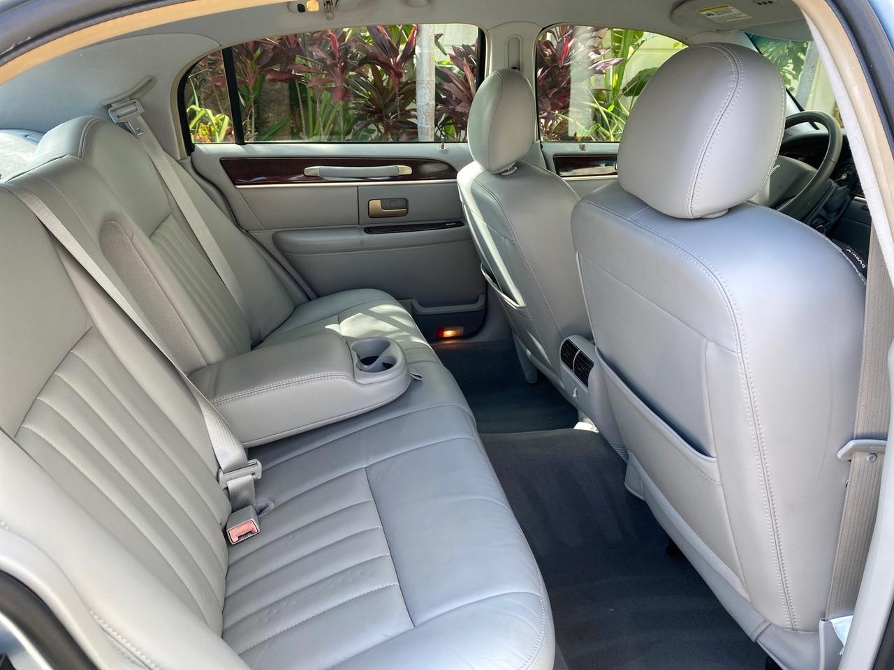 2006 Lincoln Town Car Signature LOW MILES 21,718 1 OWNER Pompano Beach FL