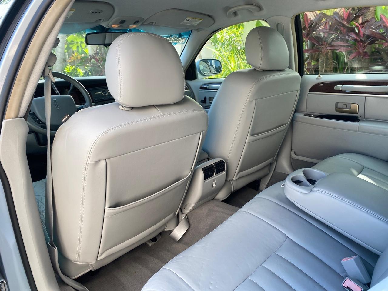 2006 Lincoln Town Car Signature LOW MILES 21,718 1 OWNER Pompano Beach FL
