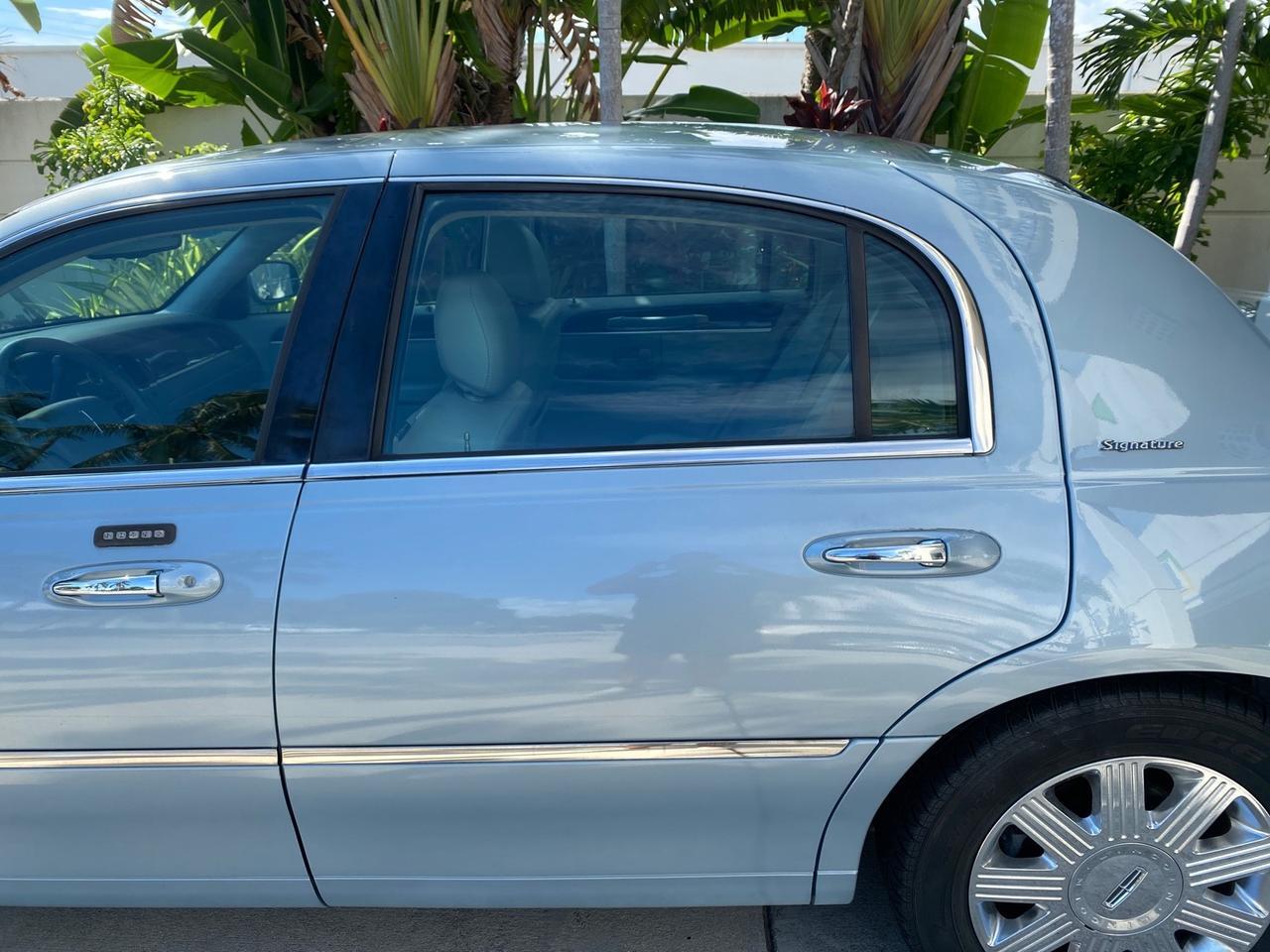 2006 Lincoln Town Car Signature LOW MILES 21,718 1 OWNER Pompano Beach FL