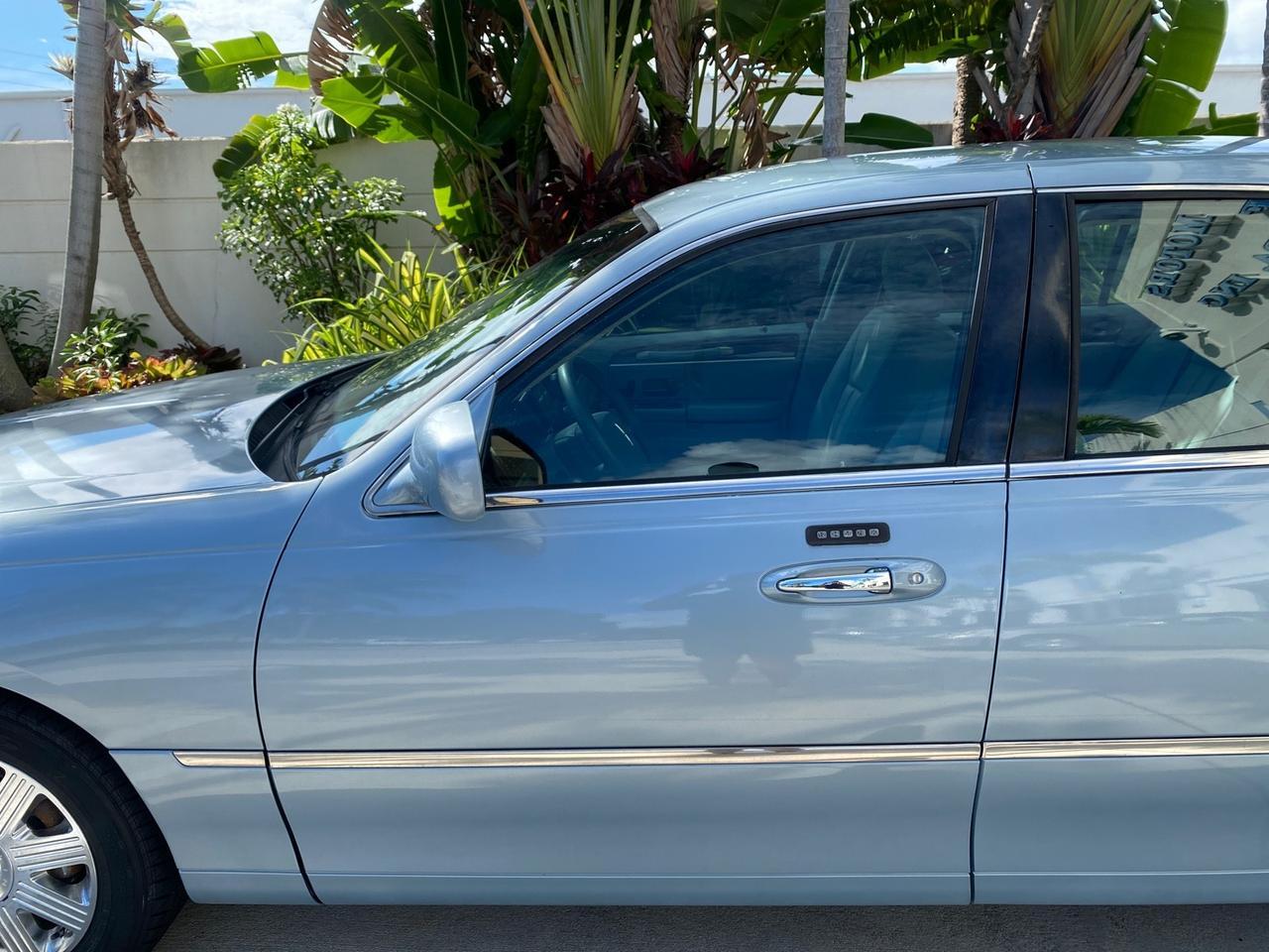 2006 Lincoln Town Car Signature LOW MILES 21,718 1 OWNER Pompano Beach FL