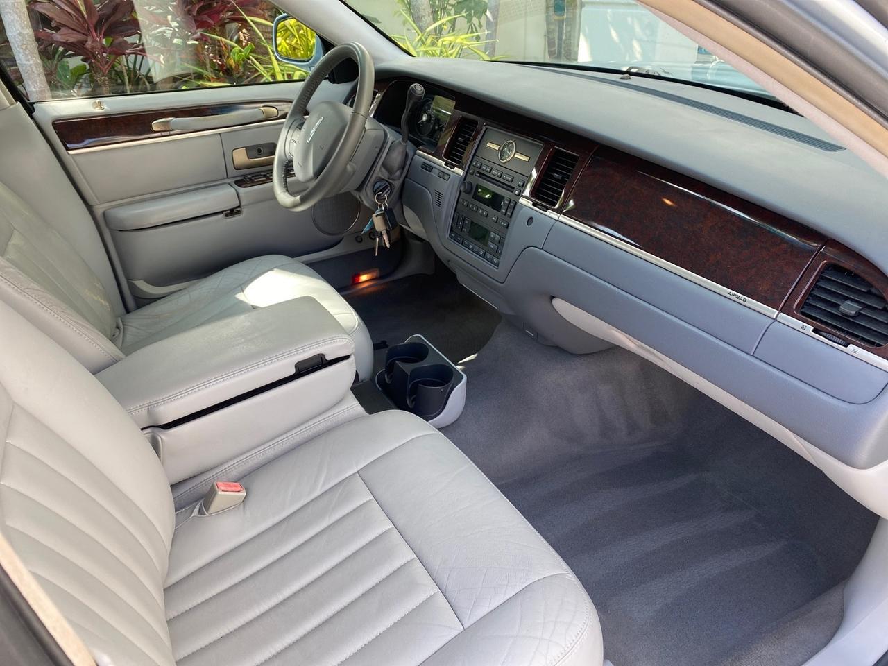 2006 Lincoln Town Car Signature LOW MILES 21,718 1 OWNER Pompano Beach FL