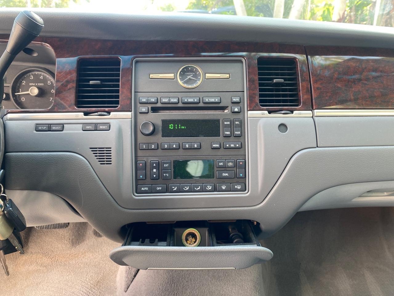2006 Lincoln Town Car Signature LOW MILES 21,718 1 OWNER Pompano Beach FL