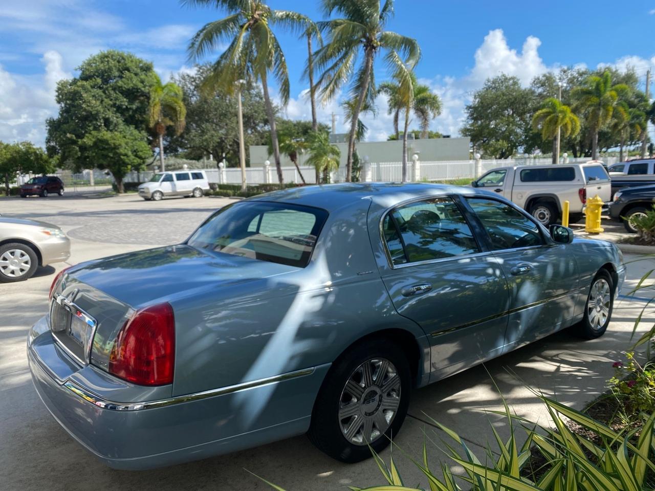 2006 Lincoln Town Car Signature LOW MILES 21,718 1 OWNER Pompano Beach FL