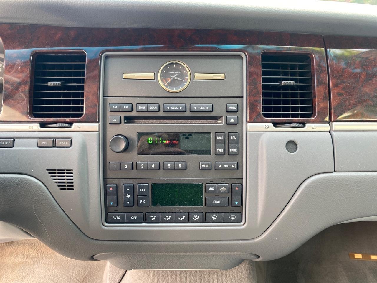 2006 Lincoln Town Car Signature LOW MILES 21,718 1 OWNER Pompano Beach FL