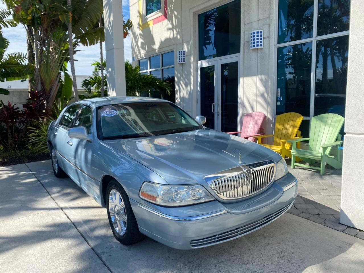 2006 Lincoln Town Car Signature LOW MILES 21,718 1 OWNER