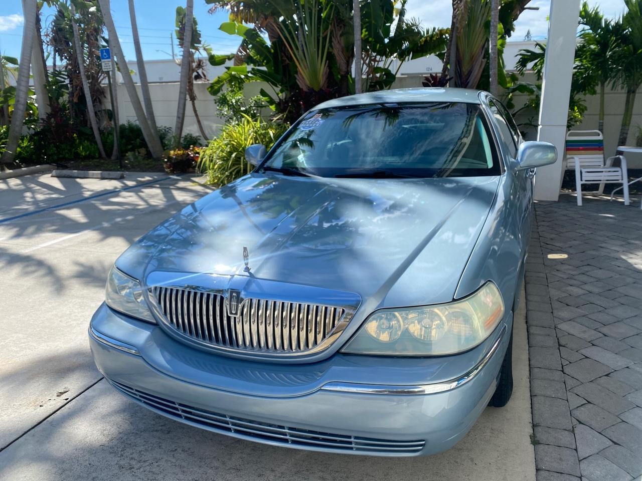 2006 Lincoln Town Car Signature LOW MILES 21,718 1 OWNER Pompano Beach FL