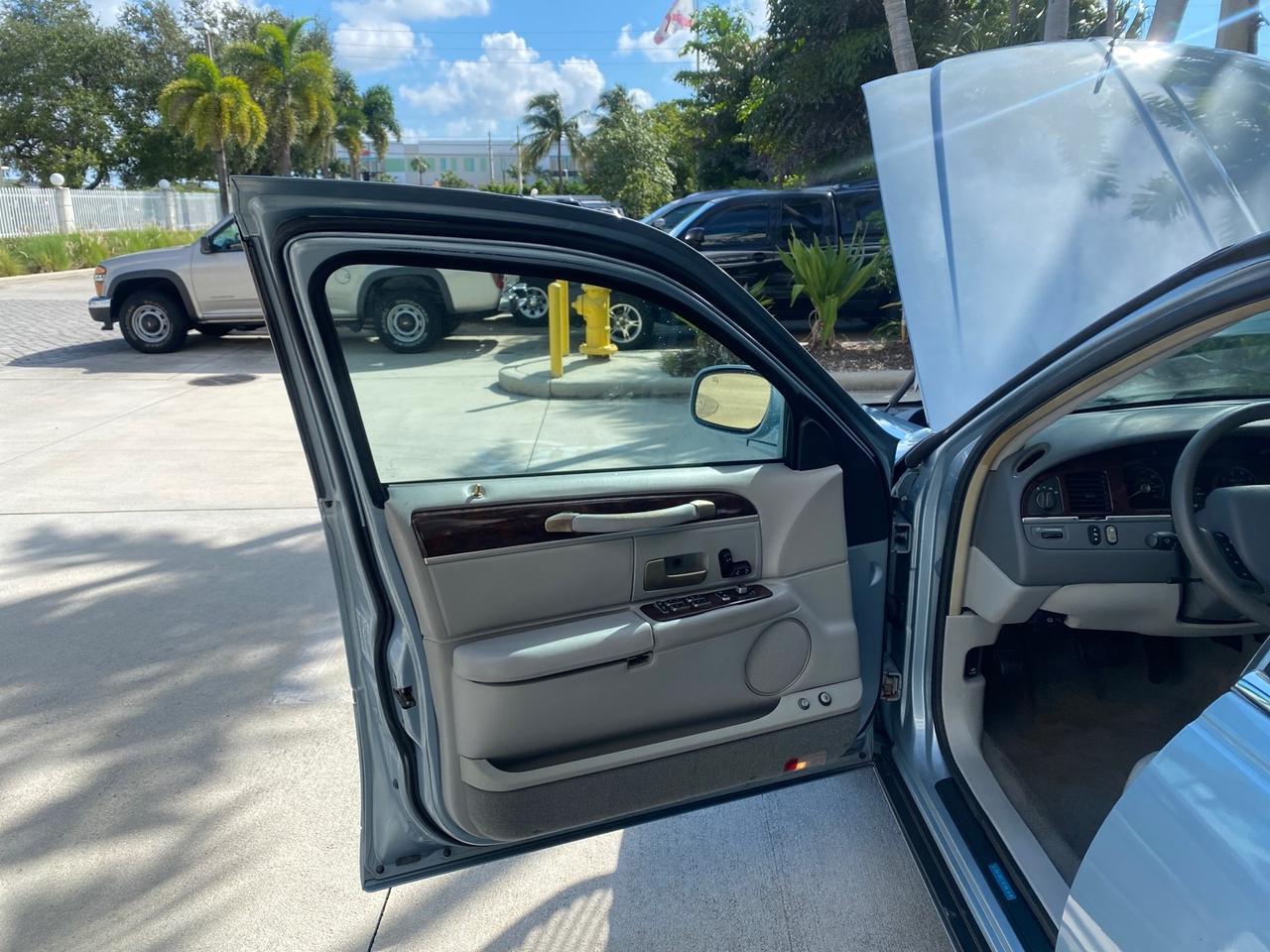 2006 Lincoln Town Car Signature LOW MILES 21,718 1 OWNER Pompano Beach FL
