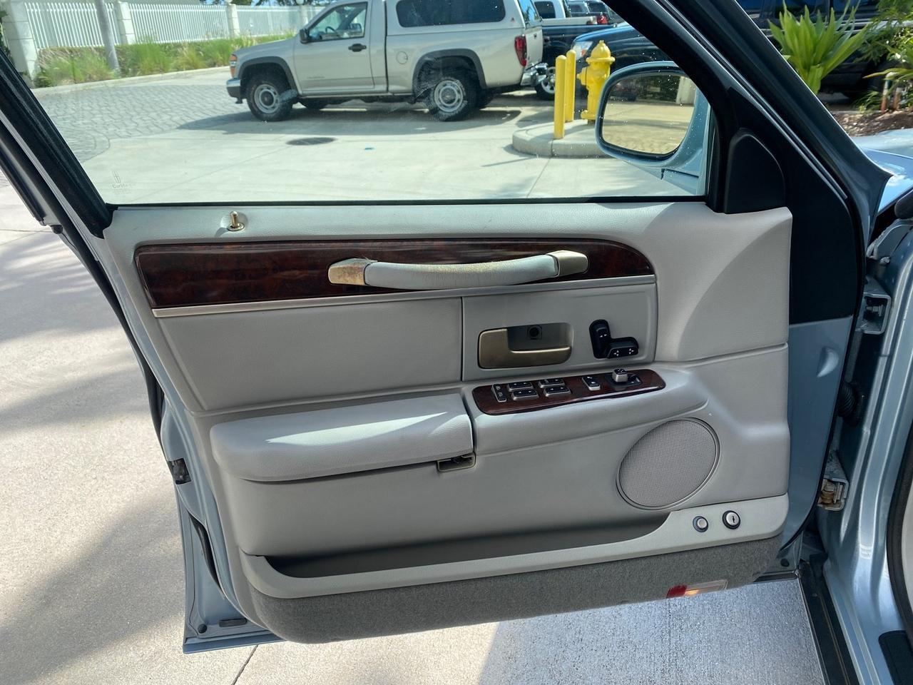 2006 Lincoln Town Car Signature LOW MILES 21,718 1 OWNER Pompano Beach FL
