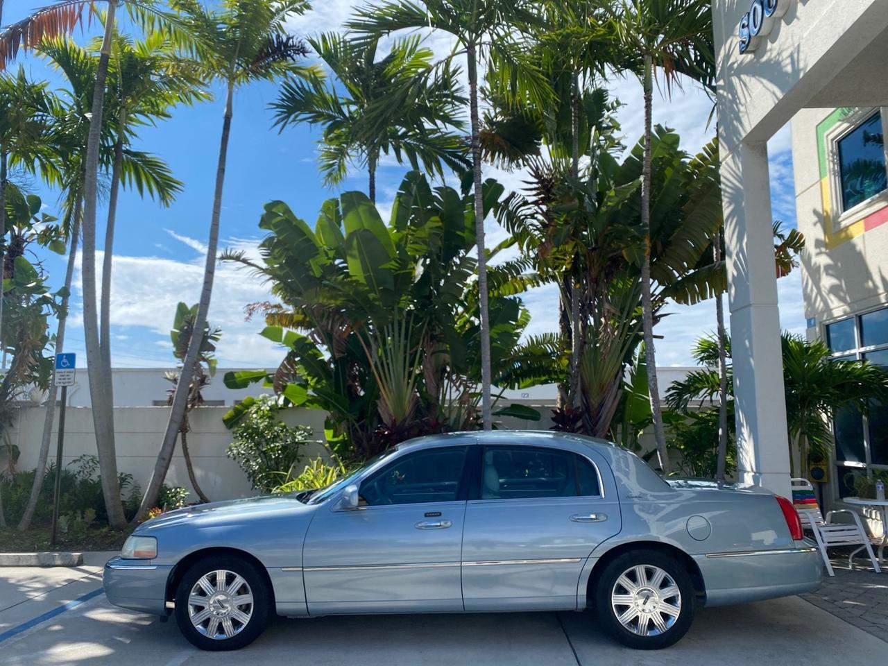 2006 Lincoln Town Car Signature LOW MILES 21,718 1 OWNER Pompano Beach FL