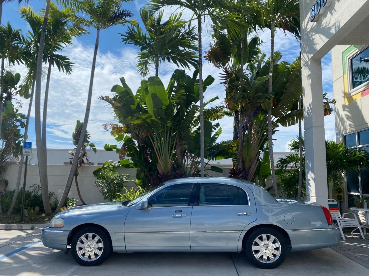 2006 Lincoln Town Car Signature LOW MILES 21,718 1 OWNER Pompano Beach FL