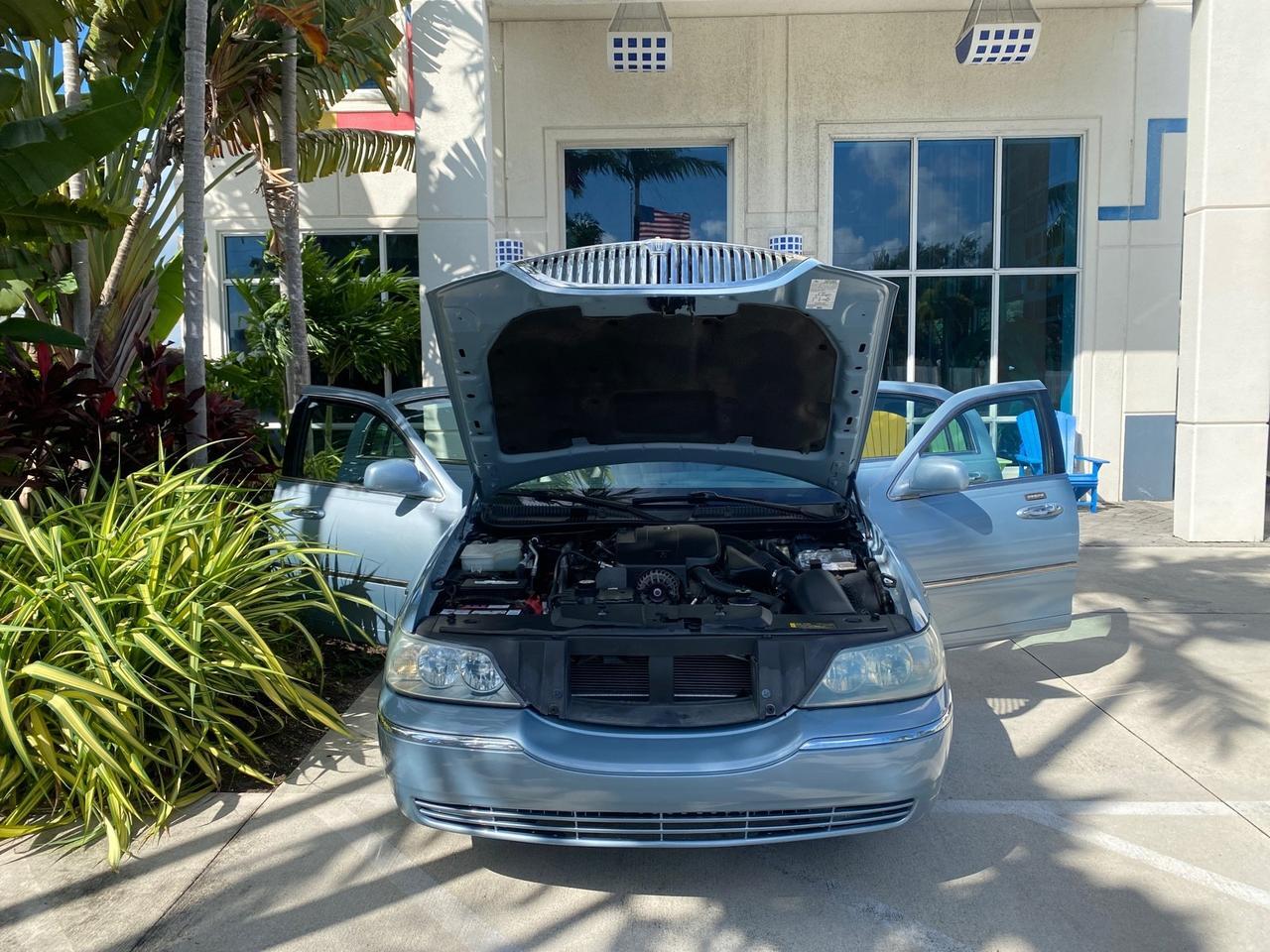 2006 Lincoln Town Car Signature LOW MILES 21,718 1 OWNER Pompano Beach FL