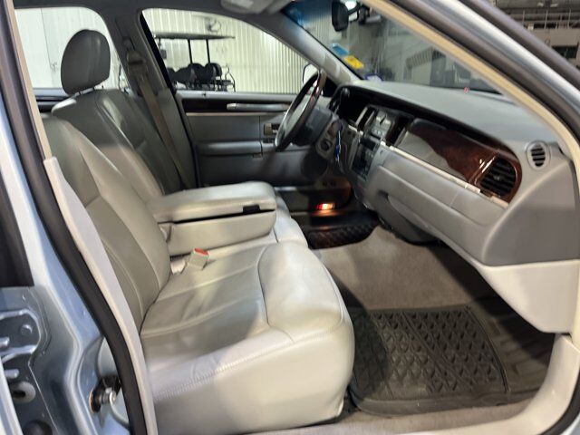 2006 Lincoln Town Car Signature Limited San Antonio TX