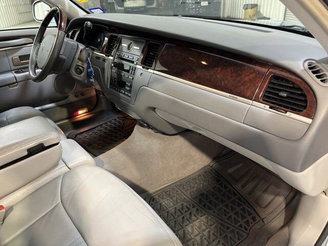 2006 Lincoln Town Car Signature Limited San Antonio TX