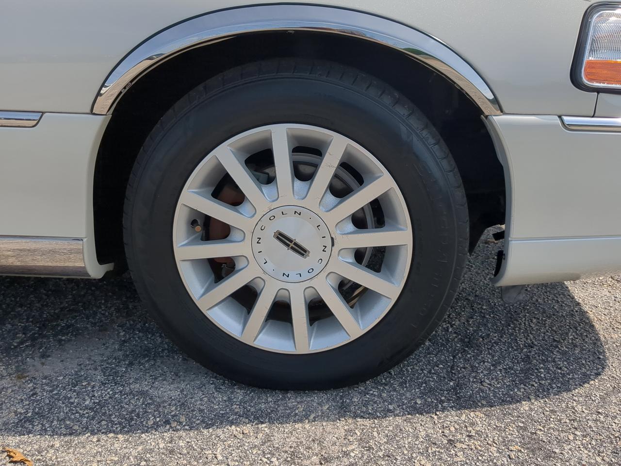 2006 Lincoln Town Car Signature Appleton WI