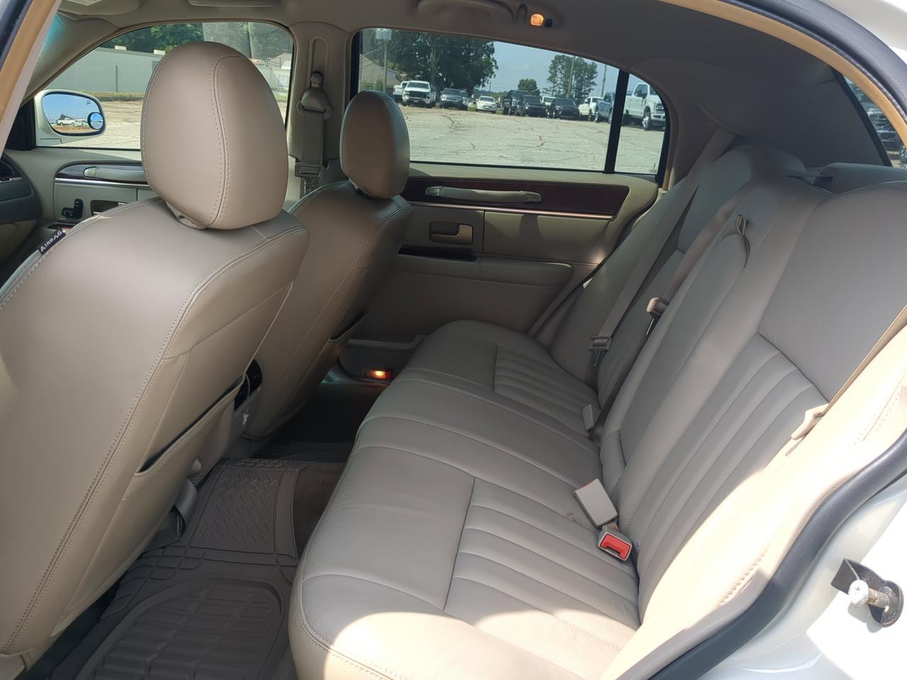 2006 Lincoln Town Car Signature Appleton WI