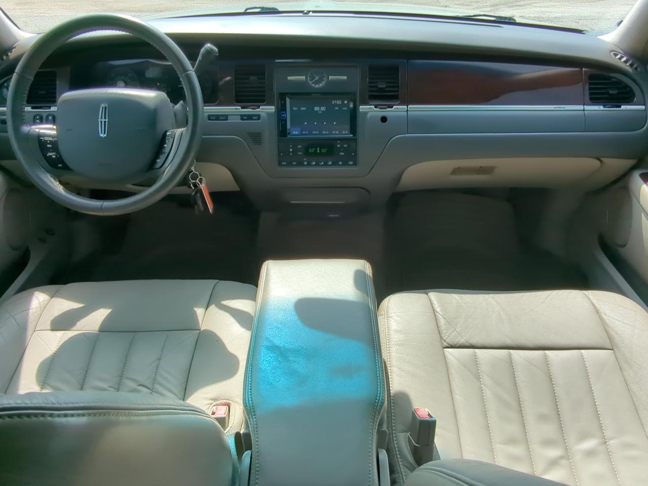 2006 Lincoln Town Car Signature Winder GA