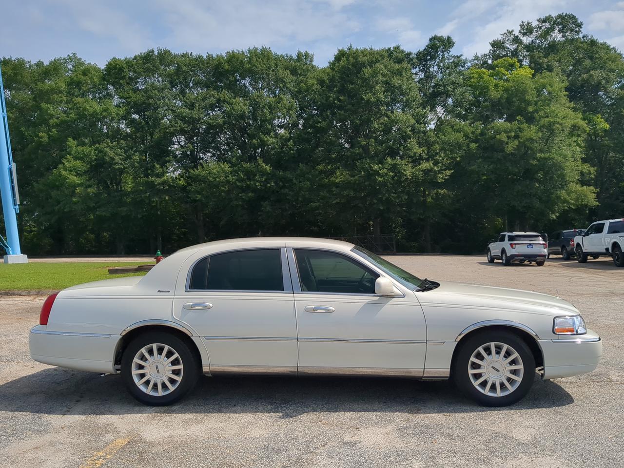 2006 Lincoln Town Car Signature