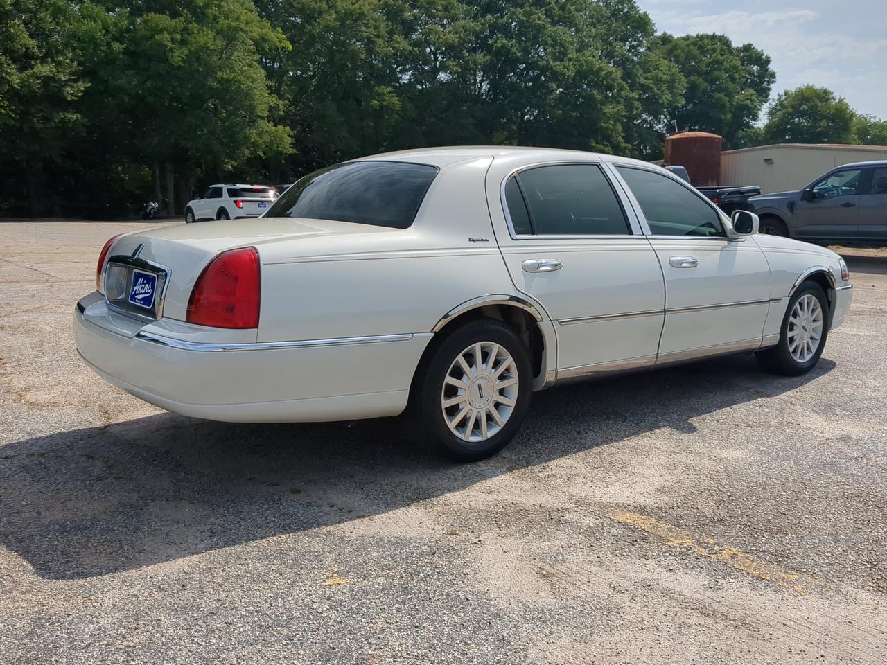 2006 Lincoln Town Car Signature Winder GA