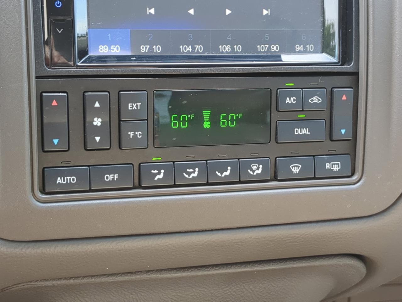 2006 Lincoln Town Car Signature Winder GA