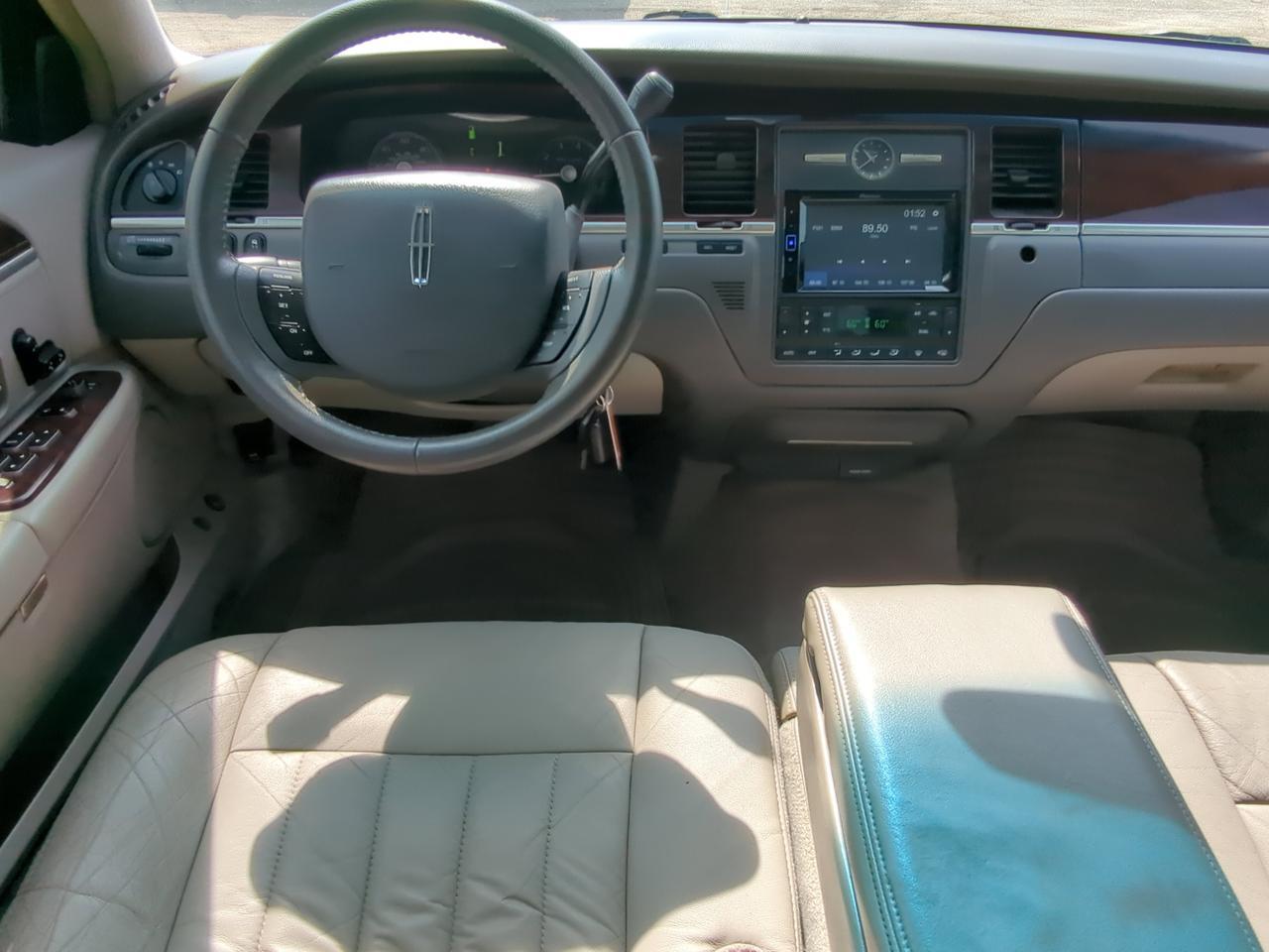 2006 Lincoln Town Car Signature Winder GA