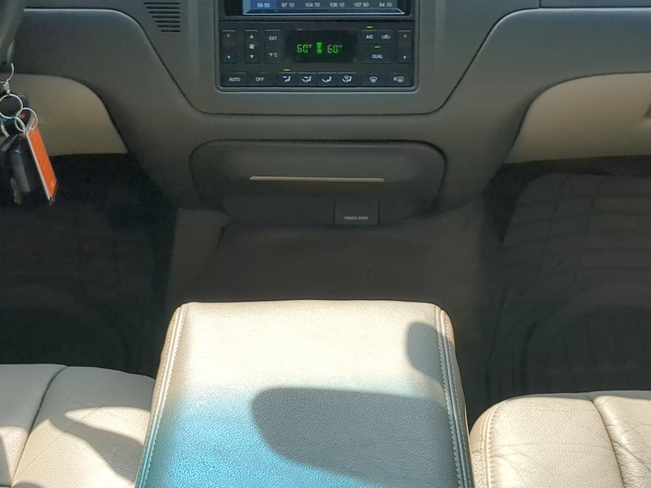 2006 Lincoln Town Car Signature Winder GA