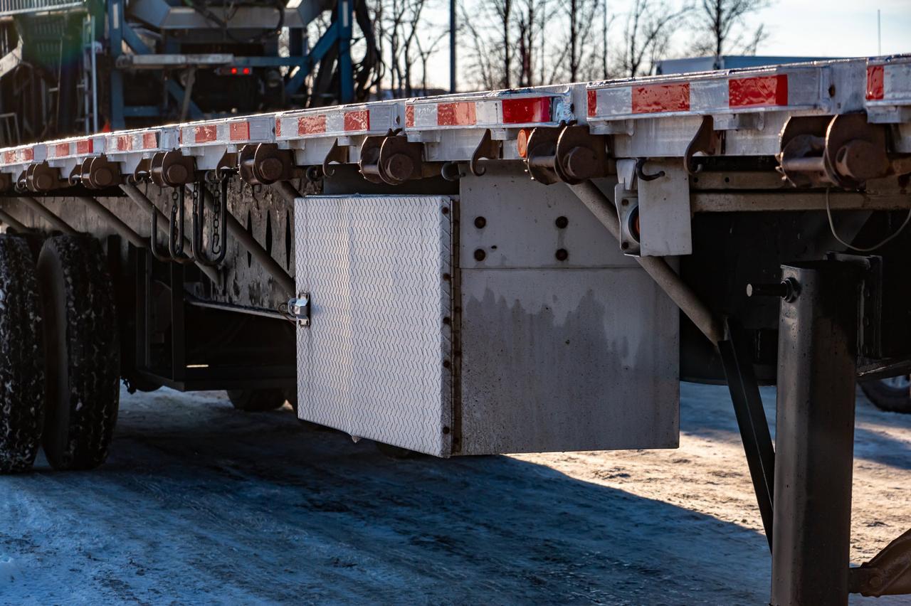 2006 Lode King Tridem 53 FT. Flatdeck Trailer Red Deer AB