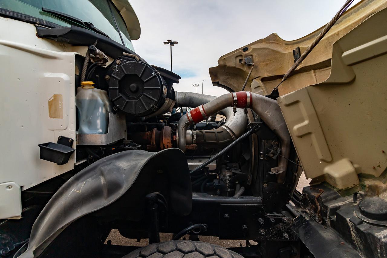 2006 Mack Granite CV713 Daycab & Chassis Heavy Spec Red Deer AB