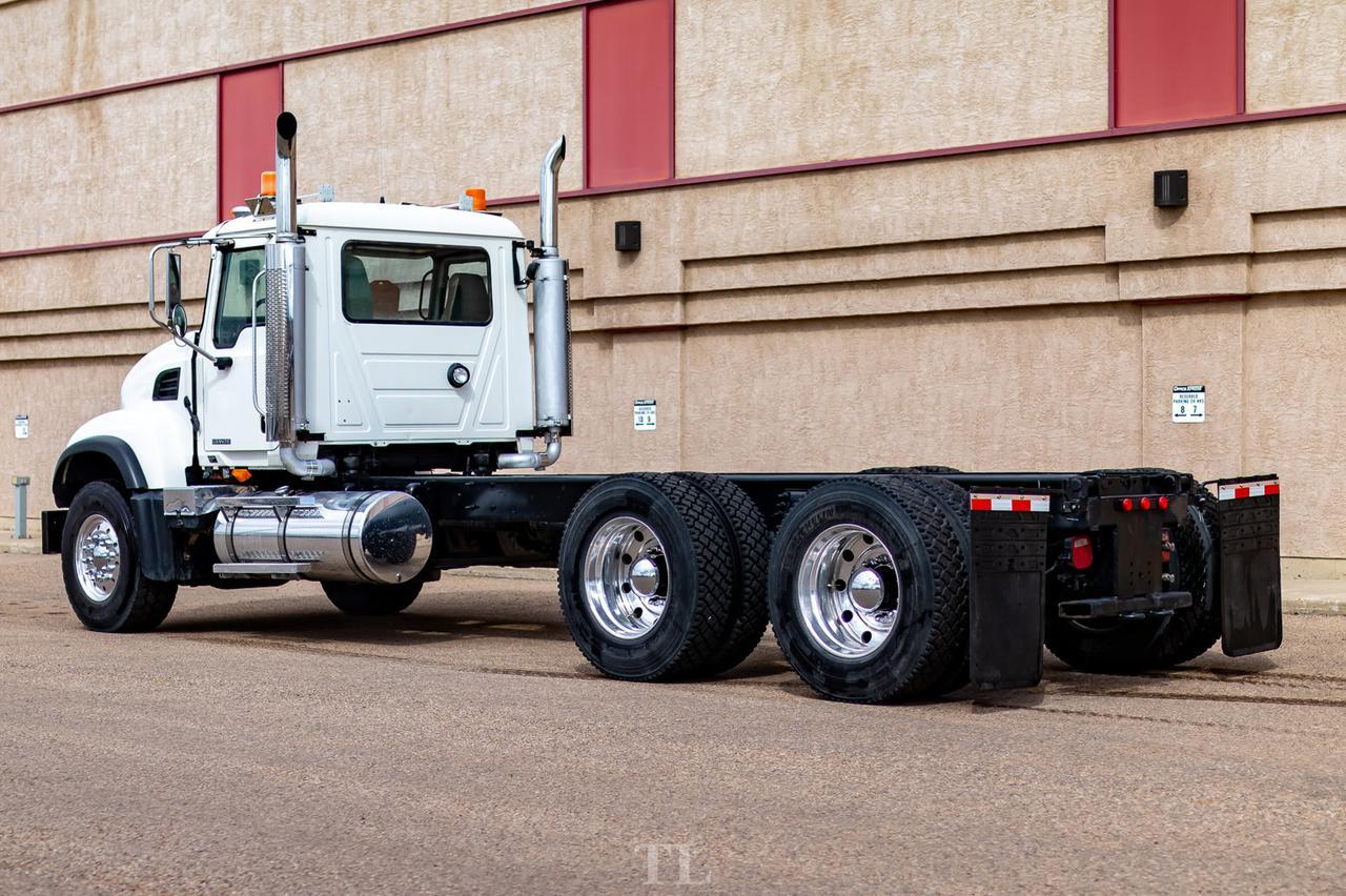 2006 Mack Granite CV713 Daycab & Chassis Heavy Spec Red Deer AB
