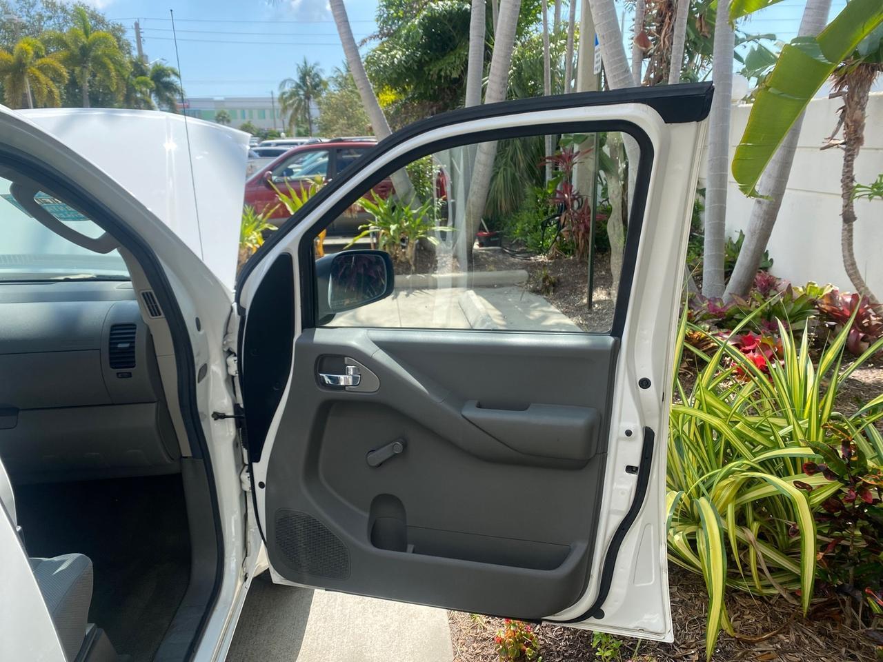 2006 Nissan Frontier XE LOW MILES NO ACCIDENTS Pompano Beach FL