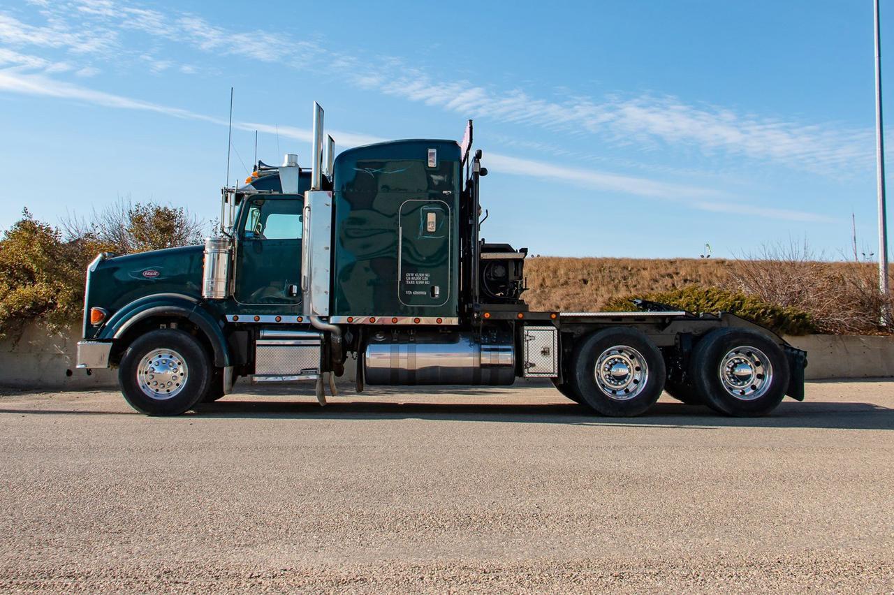 2006 PETERBILT 357 TANDEM WINCH TRACTOR Red Deer AB
