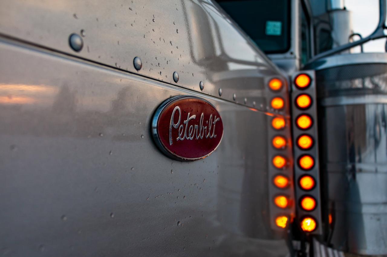 2006 Peterbilt 379 Longnose Tractor Sleeper Red Deer AB