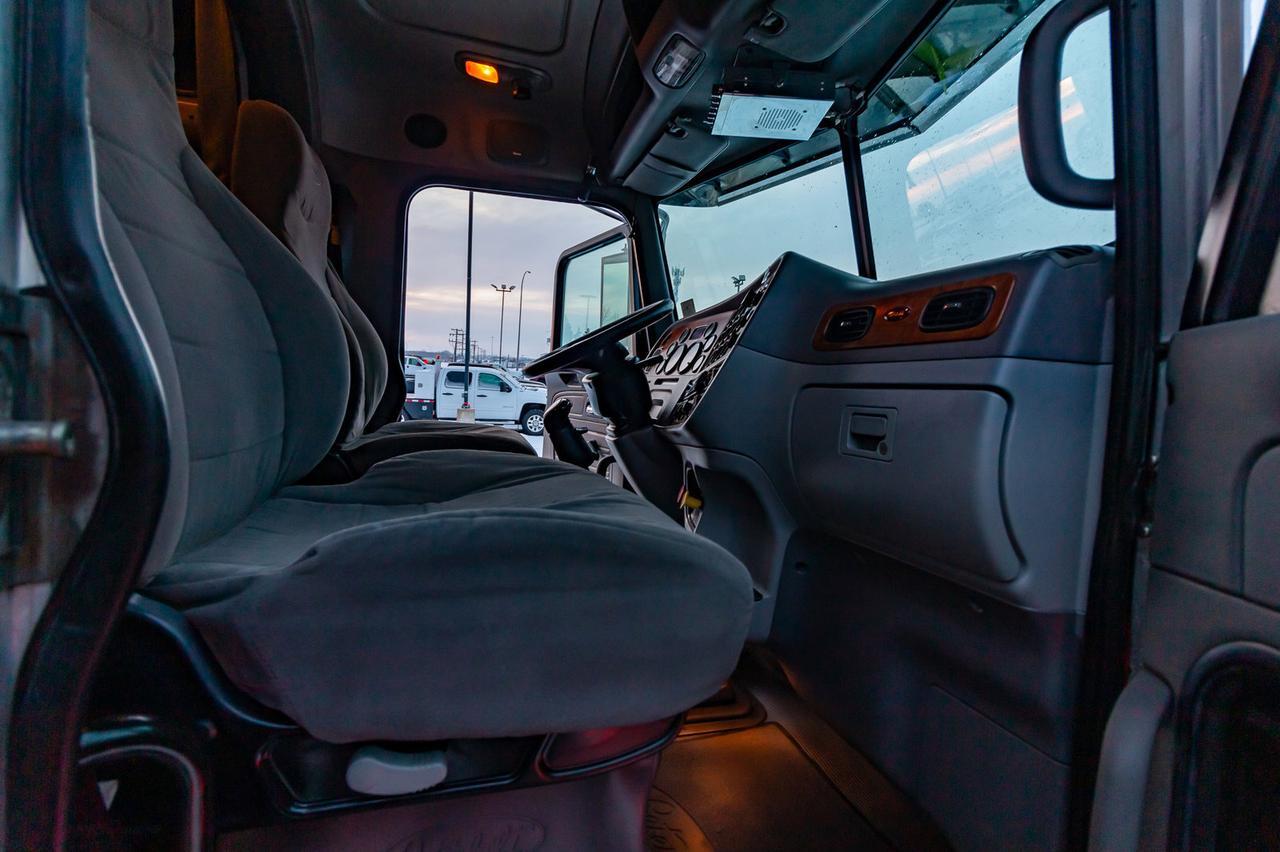 2006 Peterbilt 379 Longnose Tractor Sleeper Red Deer AB