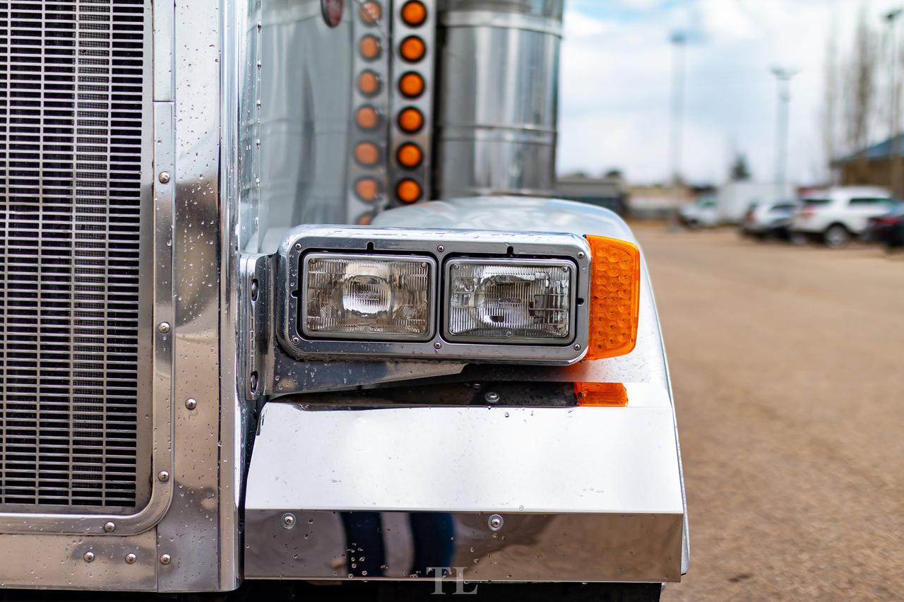 2006 Peterbilt 379 Longnose Tractor Sleeper Red Deer AB