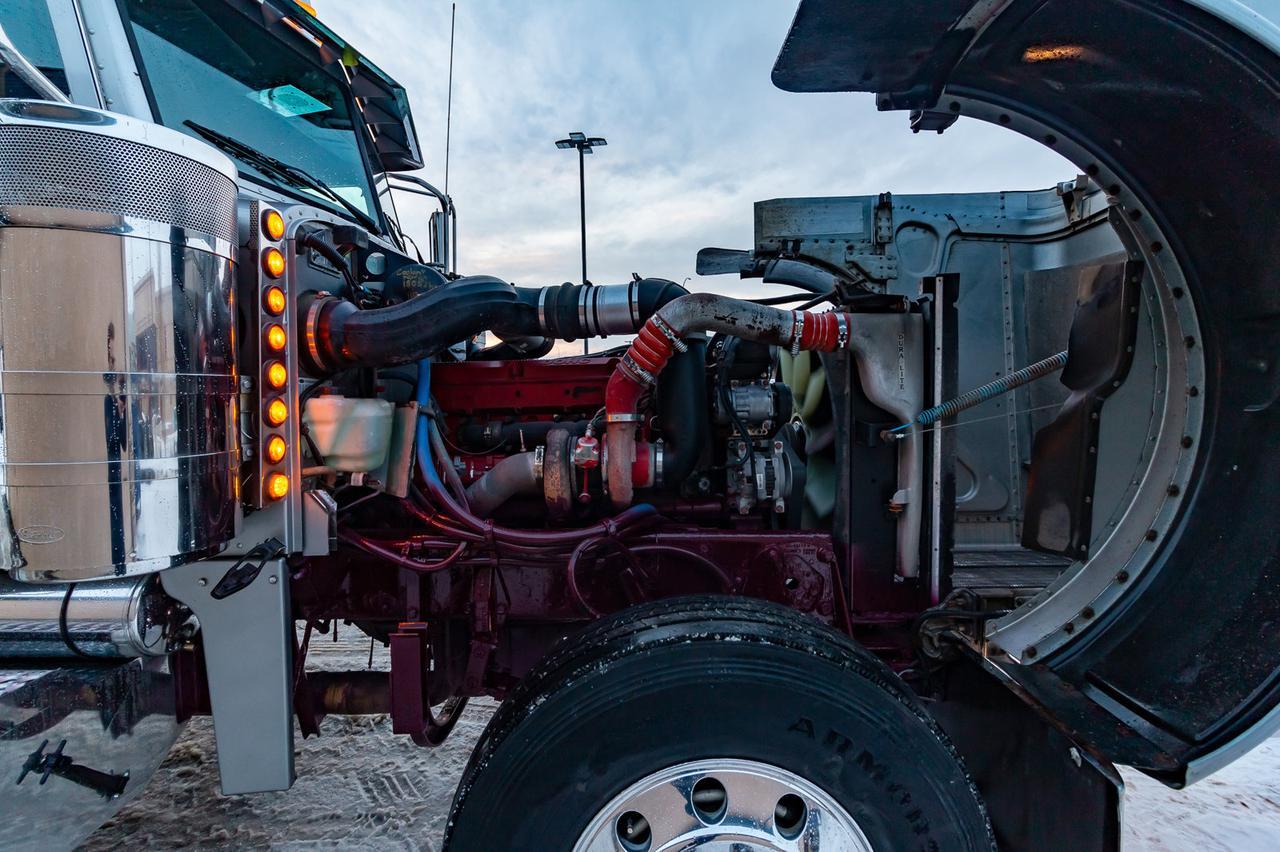 2006 Peterbilt 379 Longnose Tractor Sleeper Red Deer AB