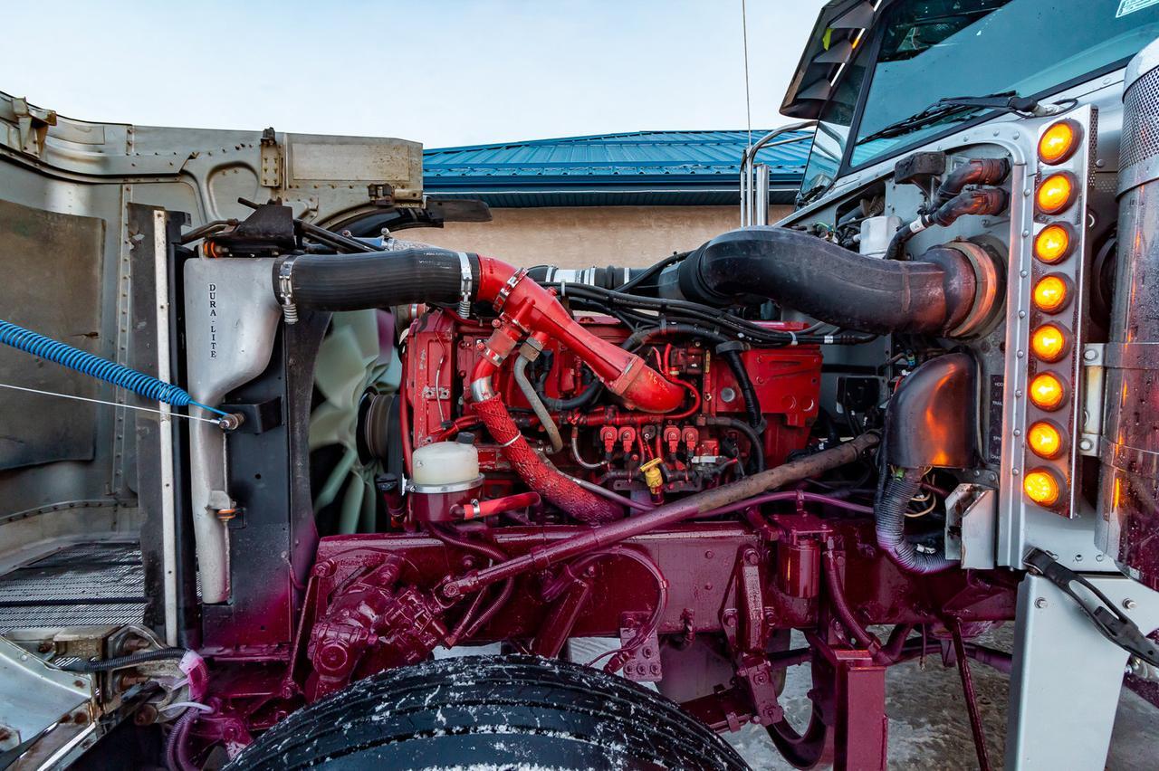 2006 Peterbilt 379 Longnose Tractor Sleeper Red Deer AB