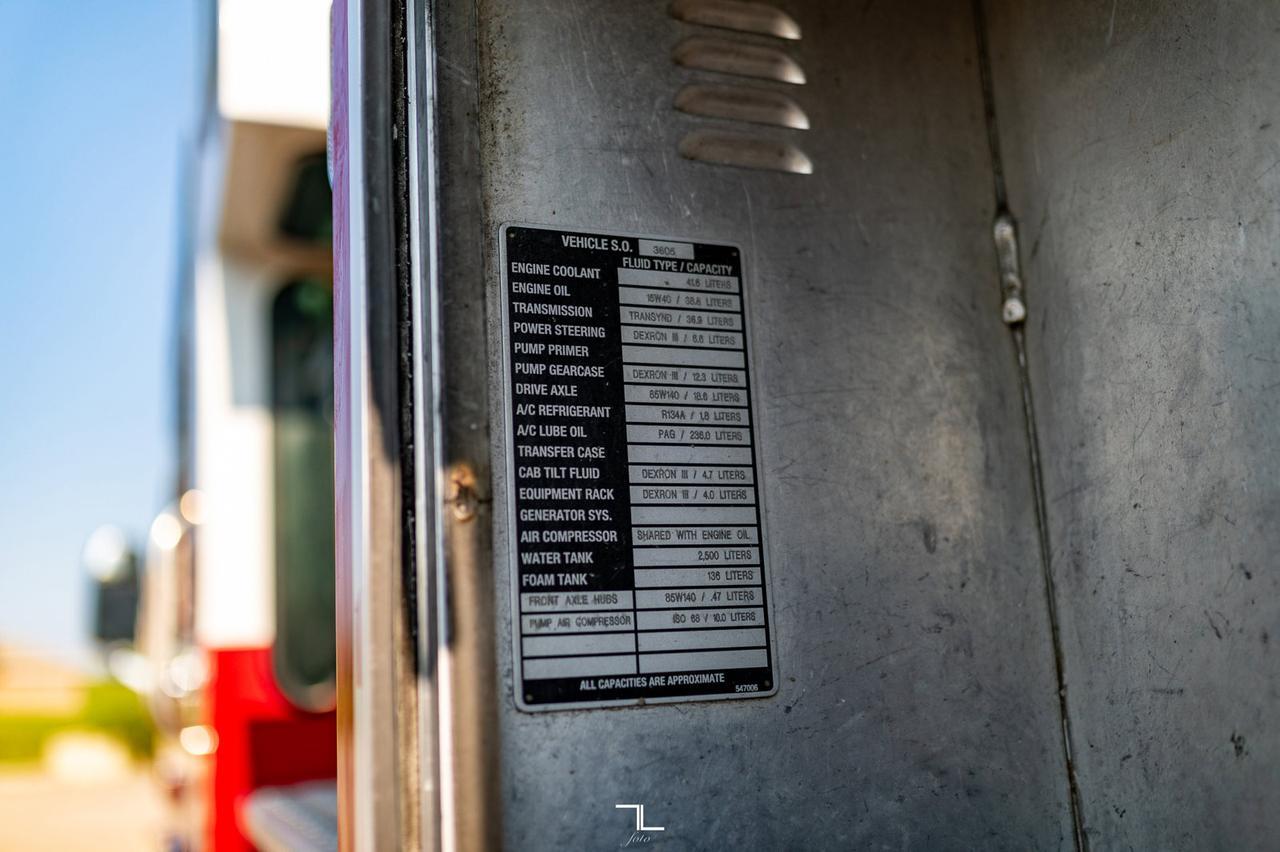 2006 Spartan Motors E1 Gladiator Pumper Firetruck Red Deer AB