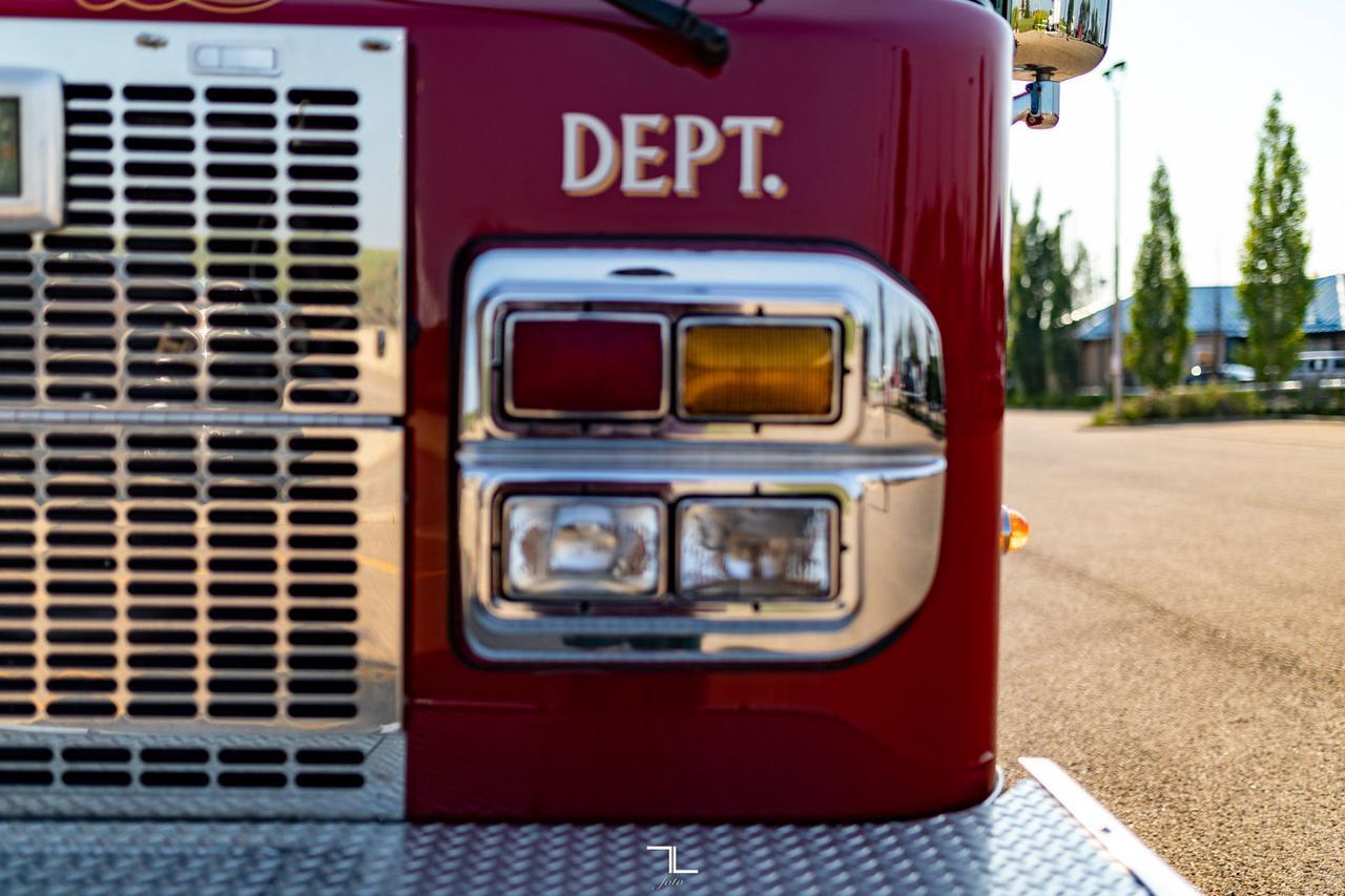 2006 Spartan Motors E1 Gladiator Pumper Firetruck Red Deer AB