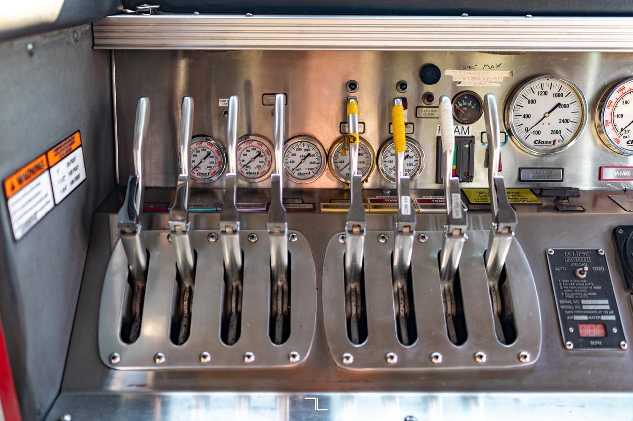 2006 Spartan Motors E1 Gladiator Pumper Firetruck Red Deer AB