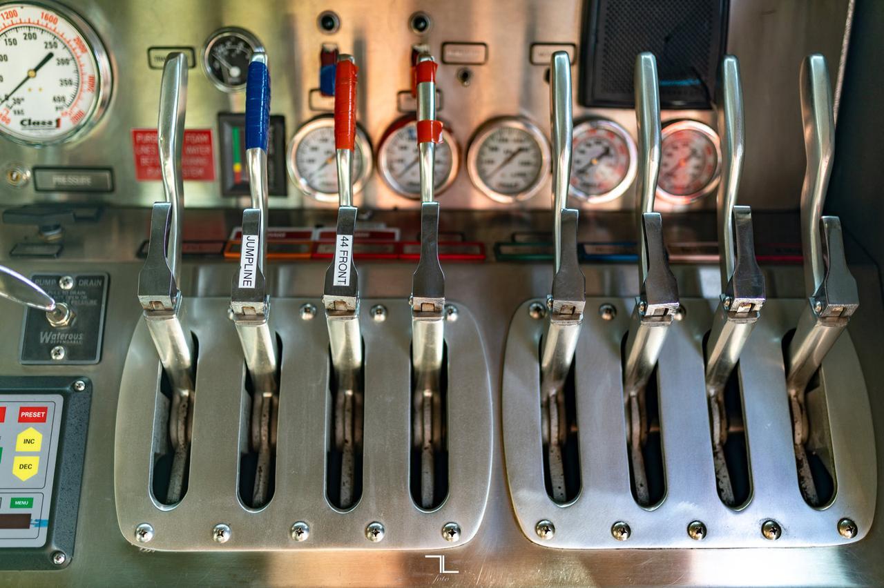 2006 Spartan Motors E1 Gladiator Pumper Firetruck Red Deer AB