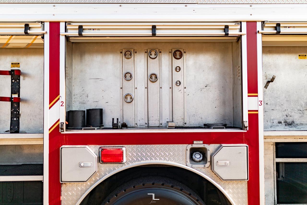 2006 Spartan Motors E1 Gladiator Pumper Firetruck Red Deer AB