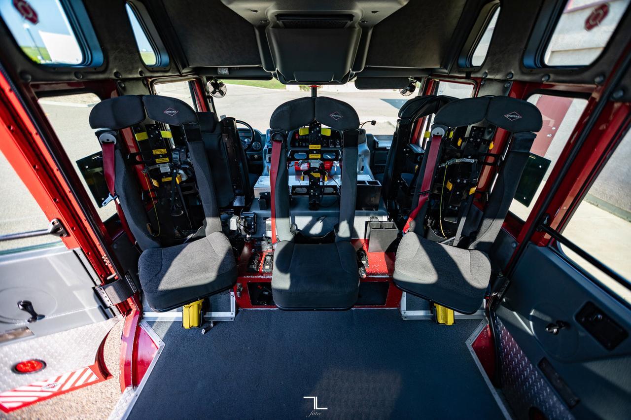 2006 Spartan Motors E1 Gladiator Pumper Firetruck Red Deer AB