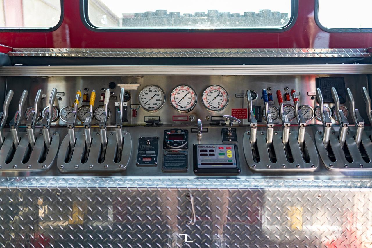 2006 Spartan Motors E1 Gladiator Pumper Firetruck Red Deer AB