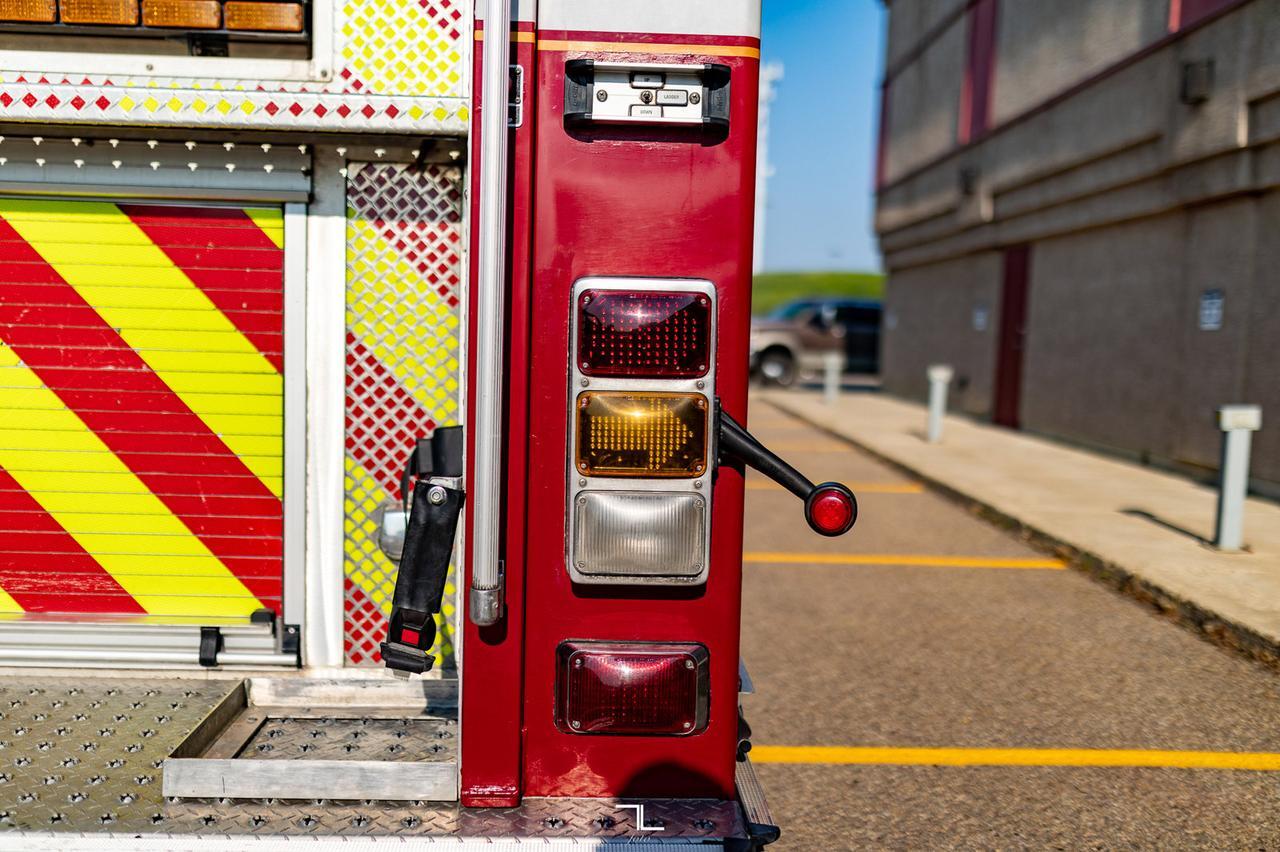 2006 Spartan Motors E1 Gladiator Pumper Firetruck Red Deer AB