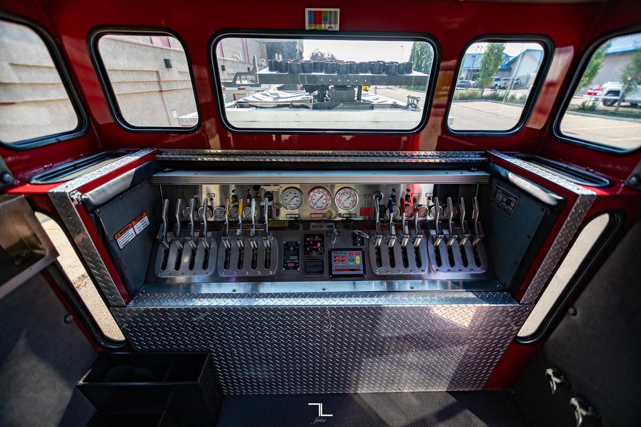 2006 Spartan Motors E1 Gladiator Pumper Firetruck Red Deer AB