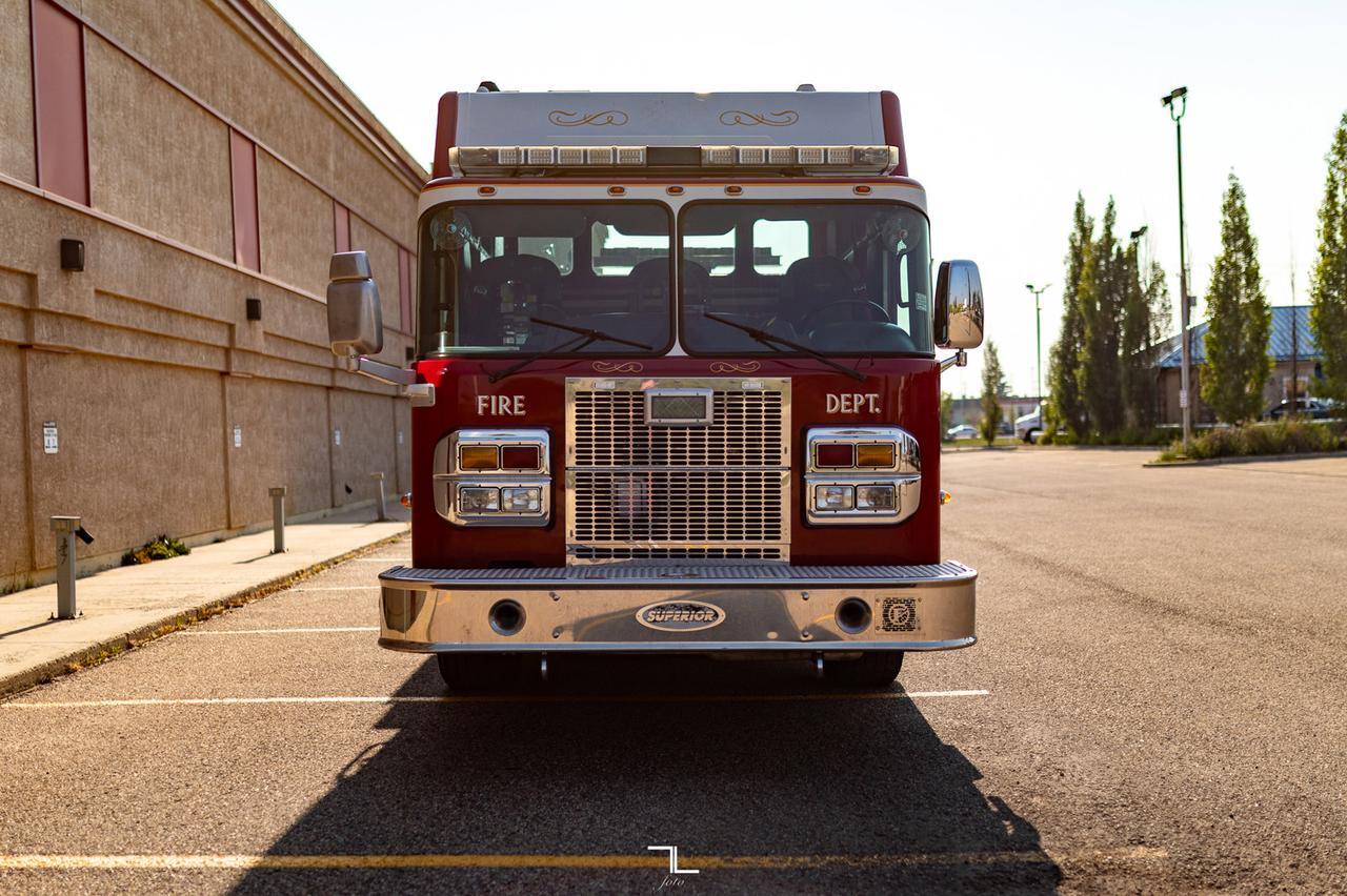 2006 Spartan Motors E1 Gladiator Pumper Firetruck Red Deer AB