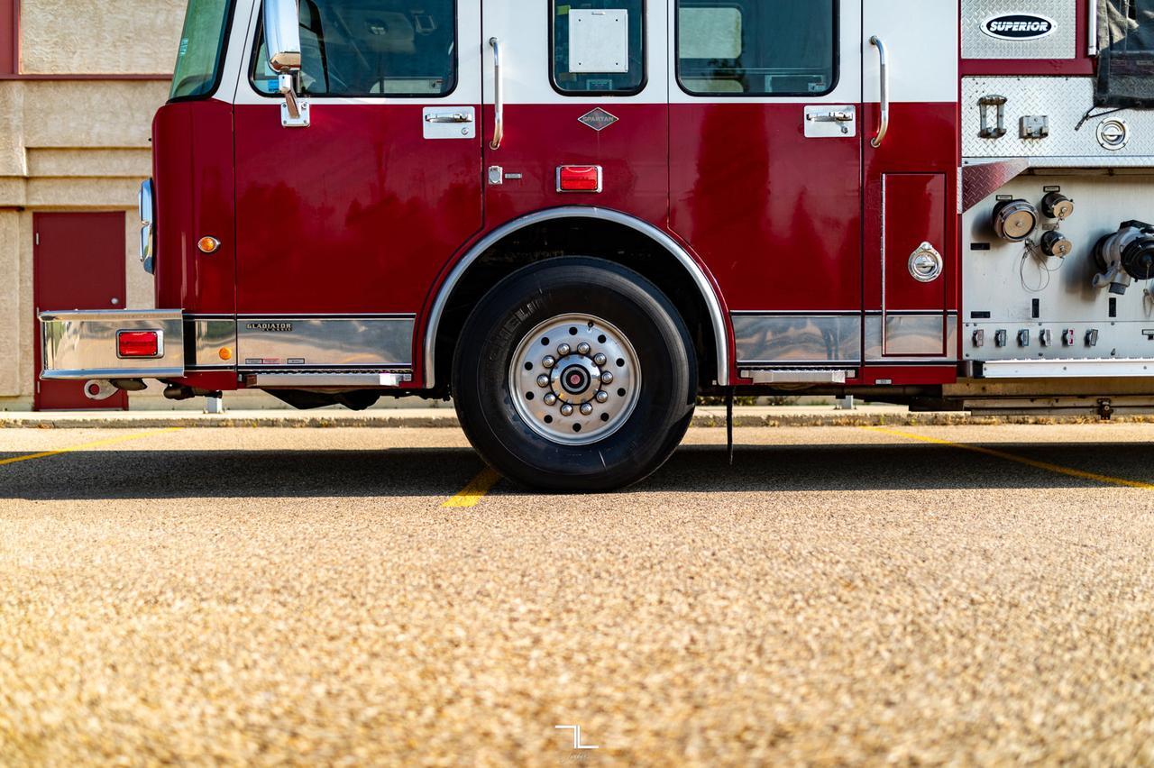 2006 Spartan Motors E1 Gladiator Pumper Firetruck Red Deer AB