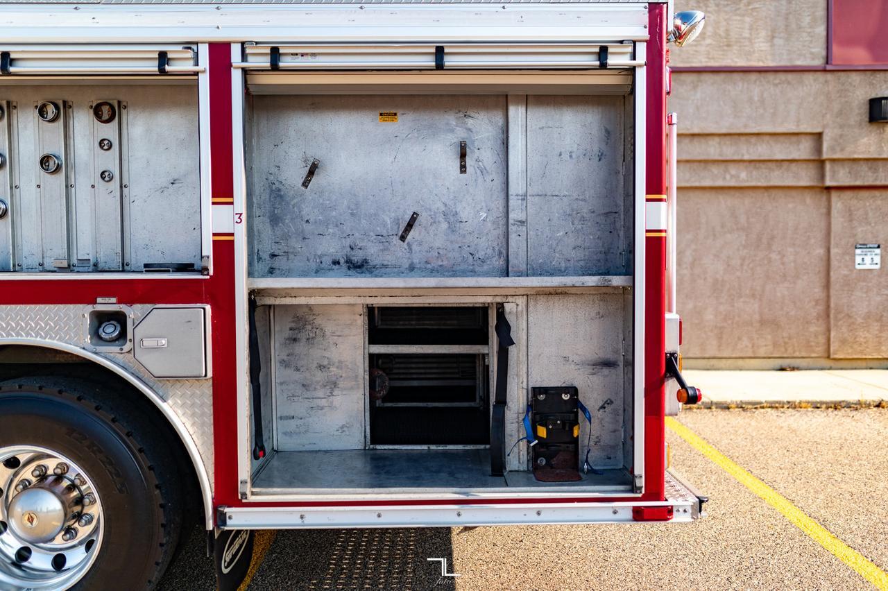 2006 Spartan Motors E1 Gladiator Pumper Firetruck Red Deer AB