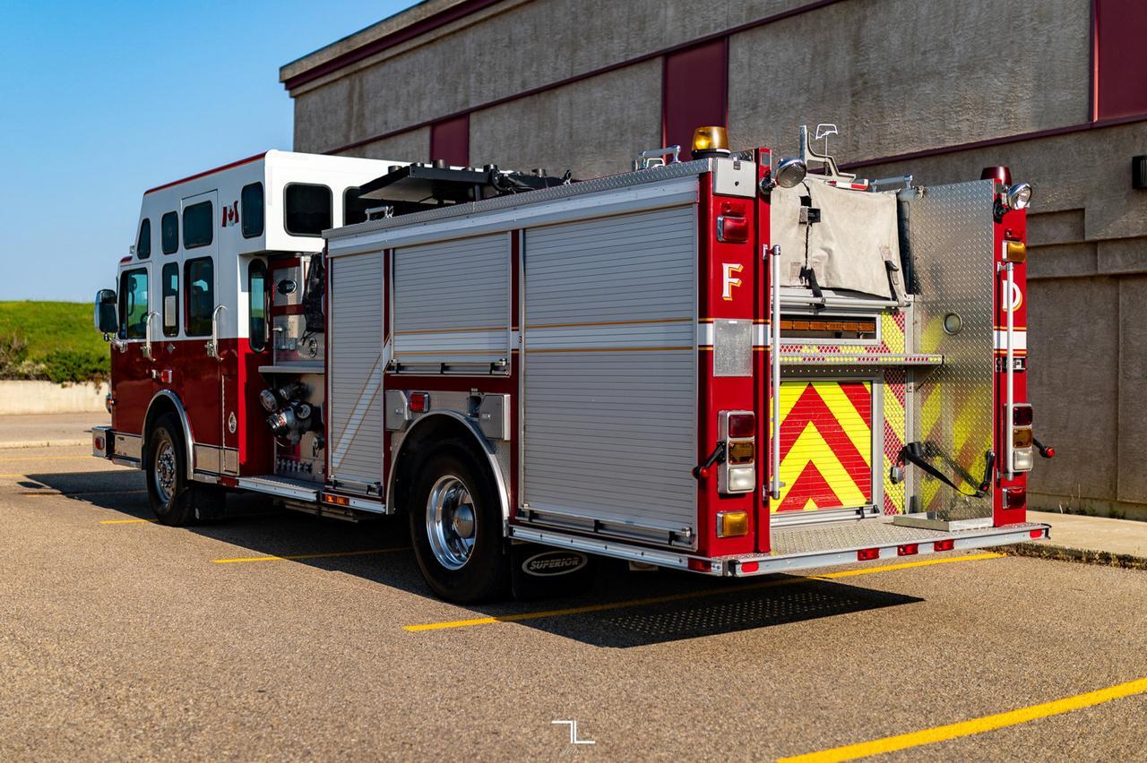 2006 Spartan Motors E1 Gladiator Pumper Firetruck Red Deer AB